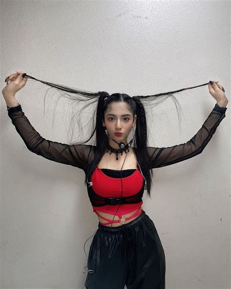 Aria (@ariahippieloca) • Instagram photos and videos.